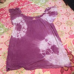Absolutely adorable tie dye flowy top!